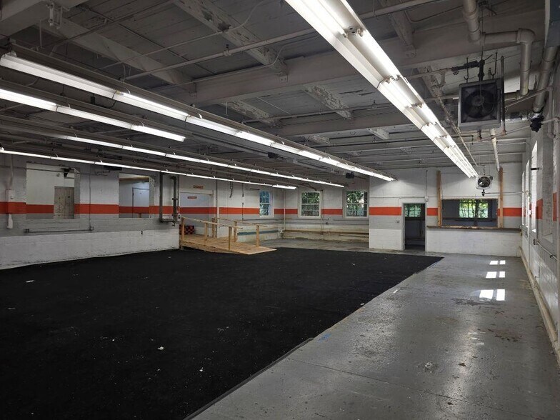 Primary Photo Of 213 Main St, Charlestown Service For Lease