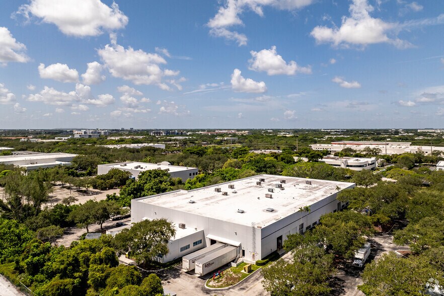 More Photos Of 6400 Park Of Commerce Blvd, Boca Raton Light Distribution For Lease