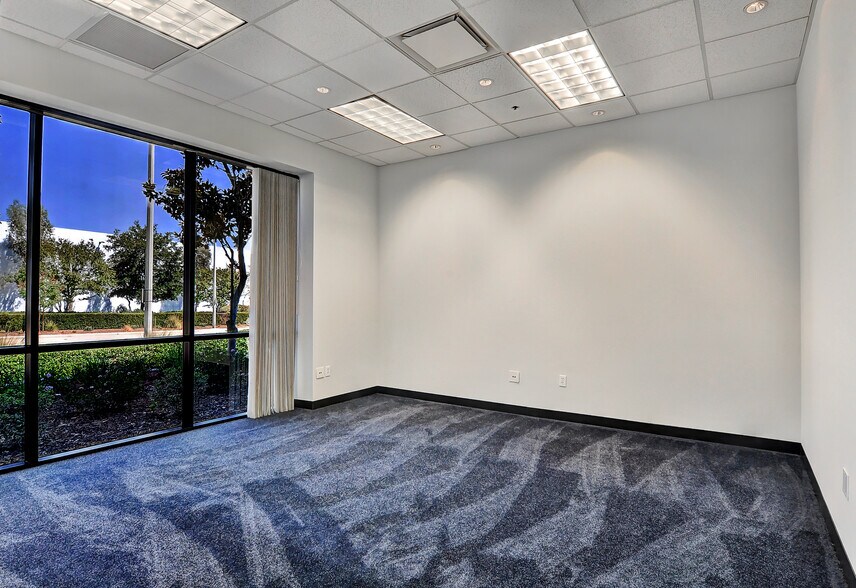 More Photos Of 28220 Industry Dr, Valencia Distribution For Lease