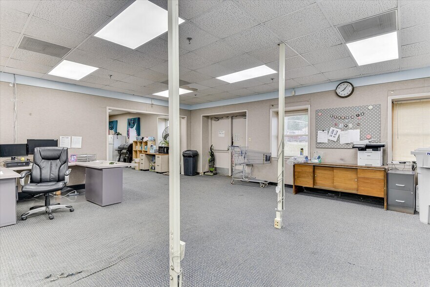 More Photos Of 1089 Augusta Rd, Warrenville Office For Sale