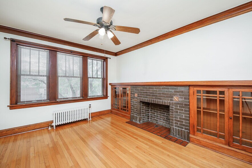 More Photos Of 440 N Main St, Glen Ellyn Storefront Retail Residential For Sale