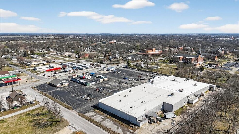 More Photos Of 1407 W Austin Blvd, Nevada General Retail For Sale