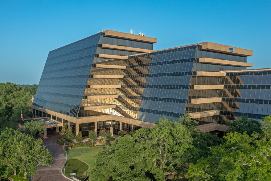 More Photos Of 14141 Southwest Fwy, Sugar Land Office For Sale
