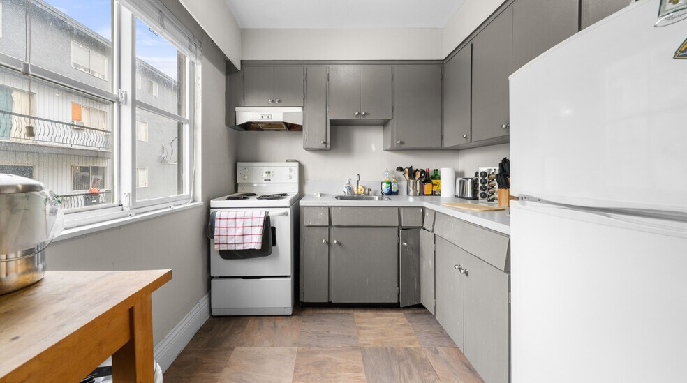 More Photos Of 605 Third Av, New Westminster Apartments For Sale
