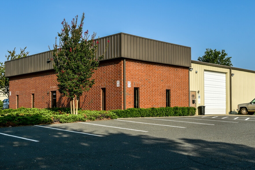 Primary Photo Of 5694-5706 Harrisburg Industrial Par Dr, Harrisburg Warehouse For Lease