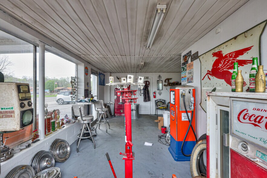 More Photos Of 290 Main St, Red Boiling Springs General Retail For Sale