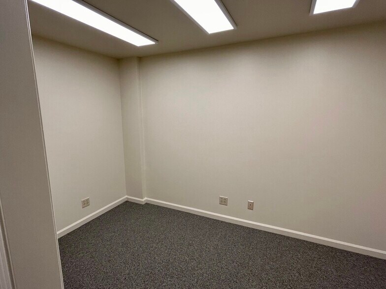 More Photos Of 1395 Marsten Rd, Burlingame Warehouse For Lease