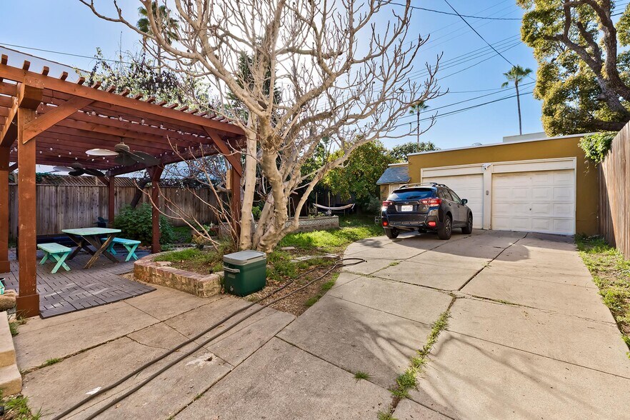 More Photos Of 615 N Plymouth Blvd, Los Angeles Apartments For Sale
