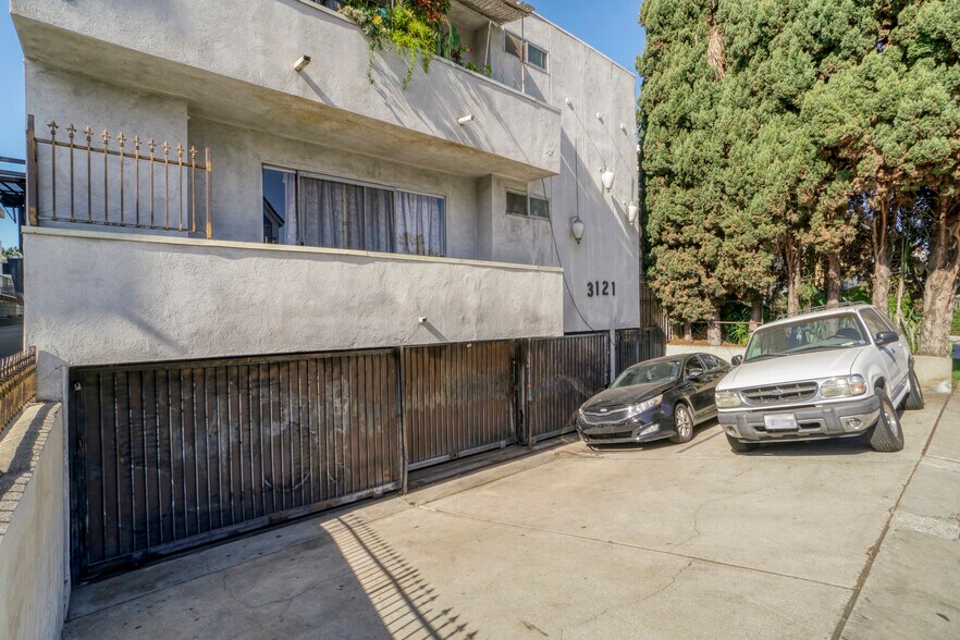 More Photos Of 3121 S Canfield Ave, Los Angeles Apartments For Sale