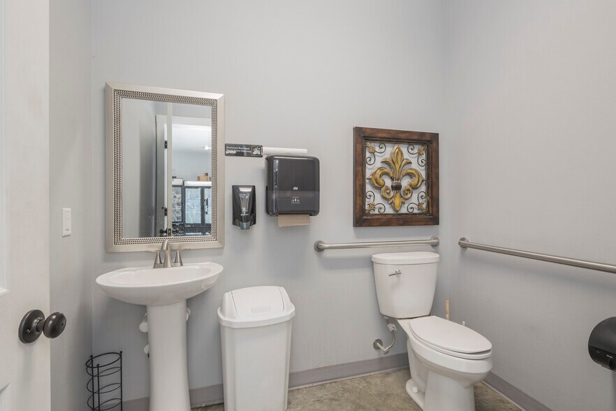 More Photos Of 147 US-80 Hwy, Calhoun General Retail For Sale