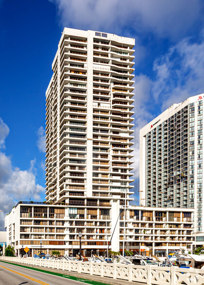 Primary Photo Of 555 NE 15th St, Miami Apartments For Lease