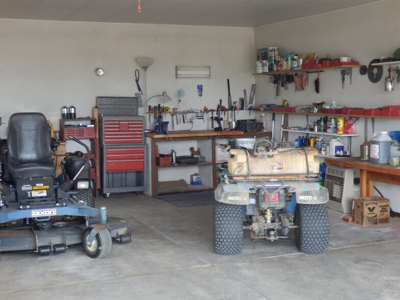 More Photos Of 319 W Magic Rd, West Magic Hospitality For Sale