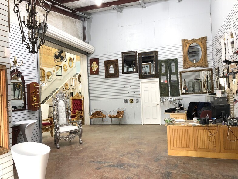 More Photos Of 3879 Fort Worth Hwy, Weatherford Showroom For Sale