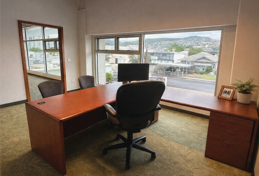 More Photos Of 3113 Olu St, Honolulu Office For Sale