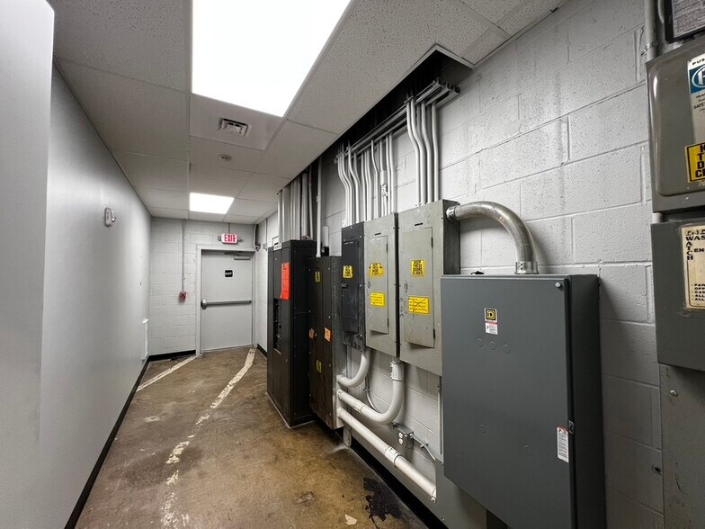 More Photos Of 167-179 W High St, London Freestanding For Lease