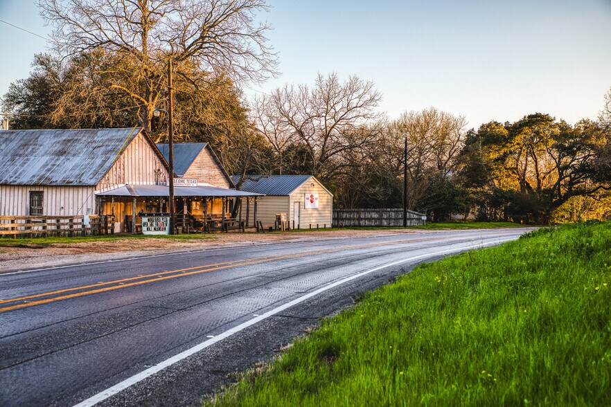More Photos Of 12528 FM 109, Industry Bar For Sale
