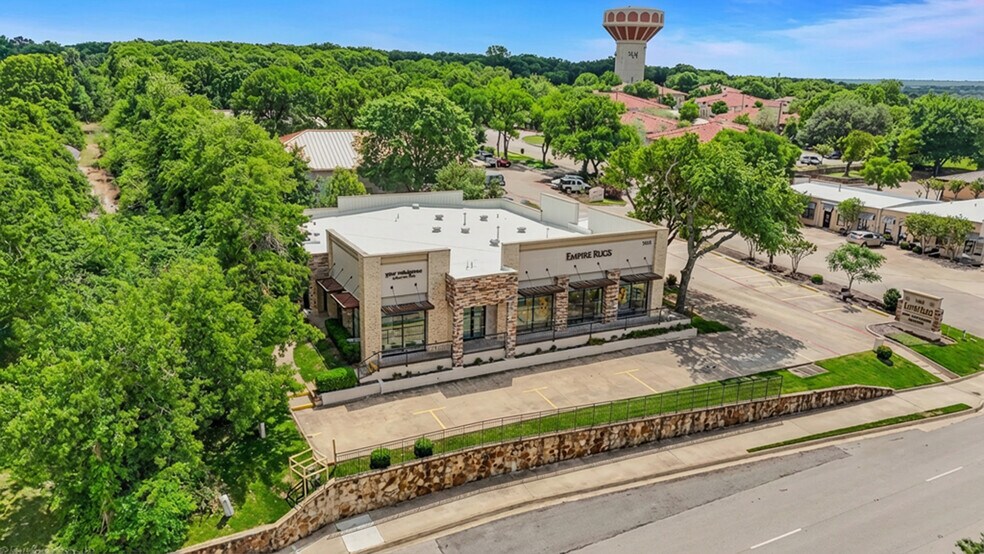 More Photos Of 1695 E Southlake Blvd, Southlake Freestanding For Lease