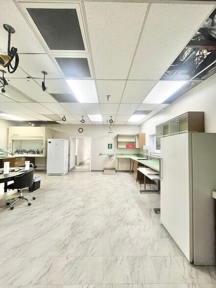 More Photos Of 408 Sunrise Ave, Roseville Storefront Retail Office For Sale