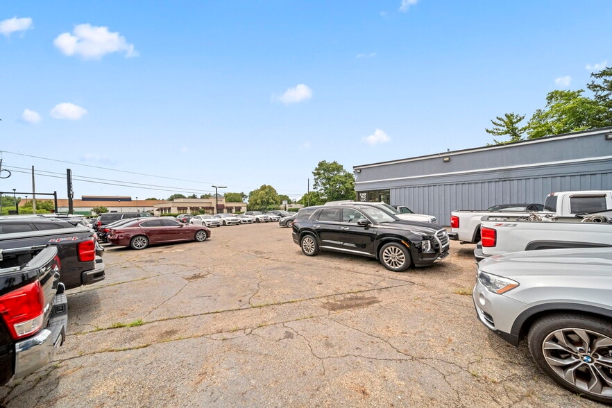 More Photos Of 5250 E Main St, Columbus Auto Dealership For Lease