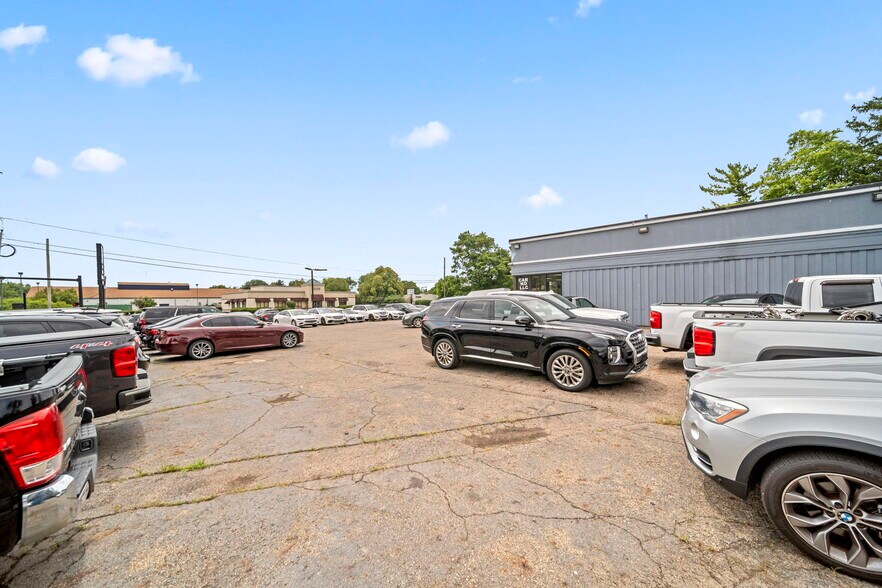 More Photos Of 5250 E Main St, Columbus Auto Dealership For Sale