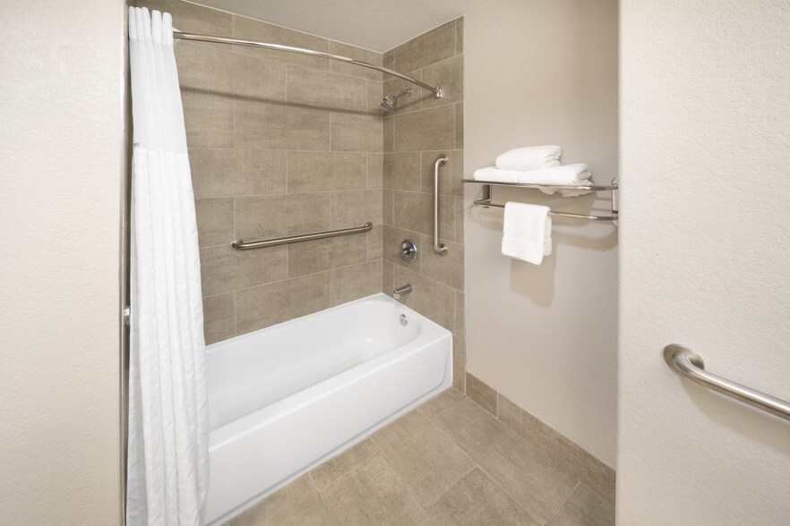 More Photos Of 4038 Frontage Road I-10 E, San Antonio Hotel For Sale