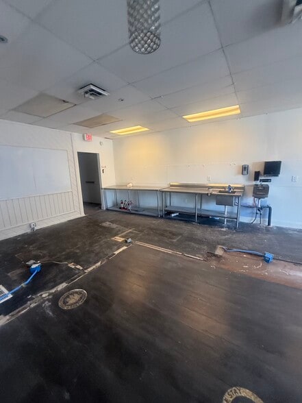 More Photos Of 211 W Clinton Ave, Oaklyn Storefront Retail Residential For Sale