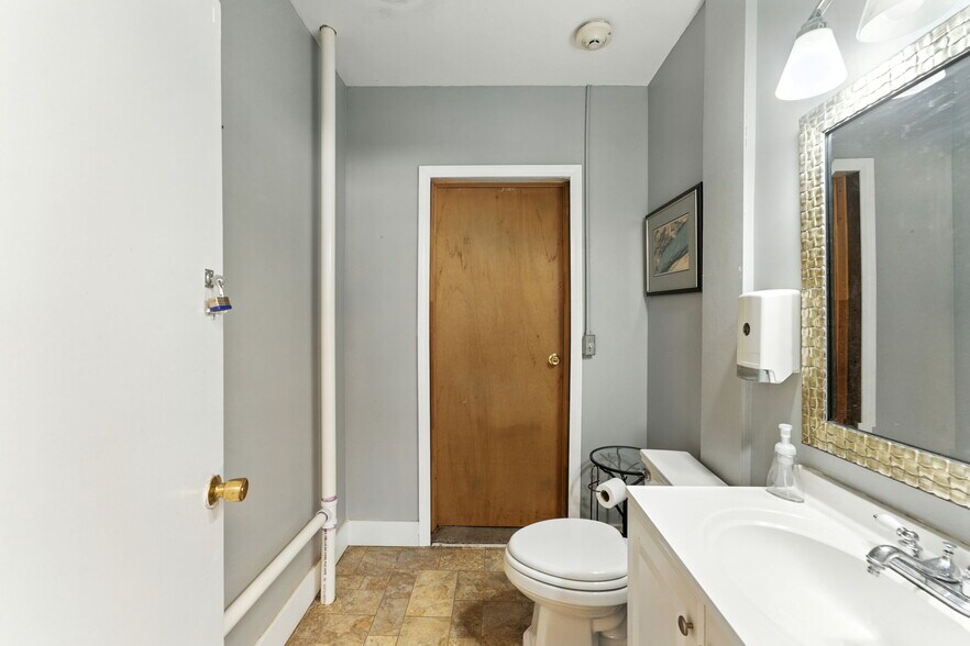 More Photos Of 1175 Post Rd, Warwick Storefront Retail Office For Lease