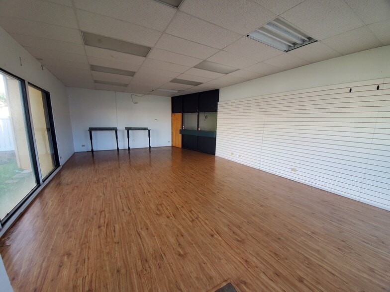 More Photos Of 2000 S Beretania St, Honolulu Storefront Retail Office For Lease