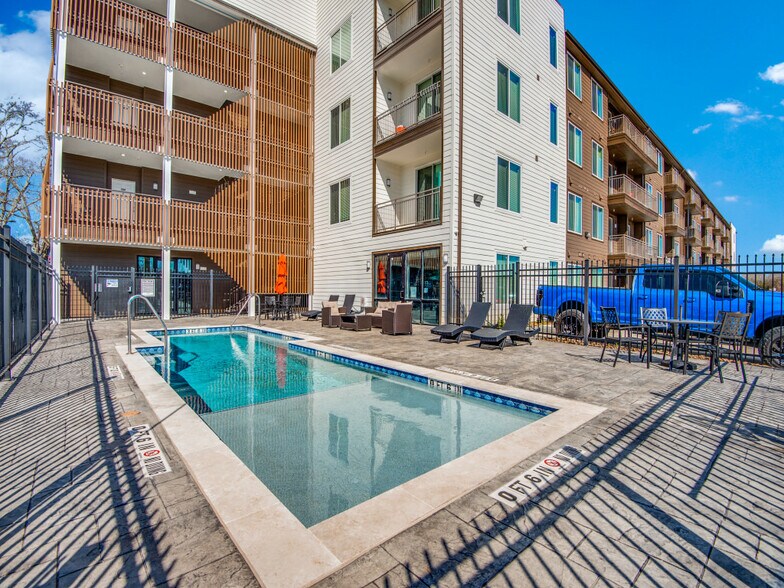 More Photos Of 1100 Us-90 Hwy W, Sealy Apartments For Sale