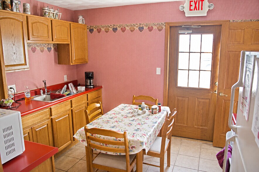 More Photos Of 607 N Sparta St, Steeleville Medical For Sale