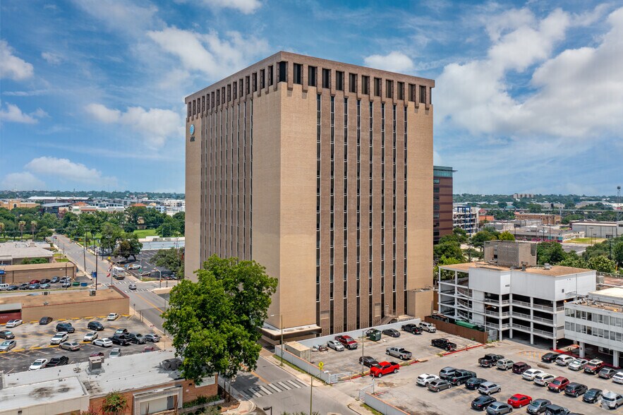 Primary Photo Of 1010 N Saint Marys St, San Antonio Office For Sale