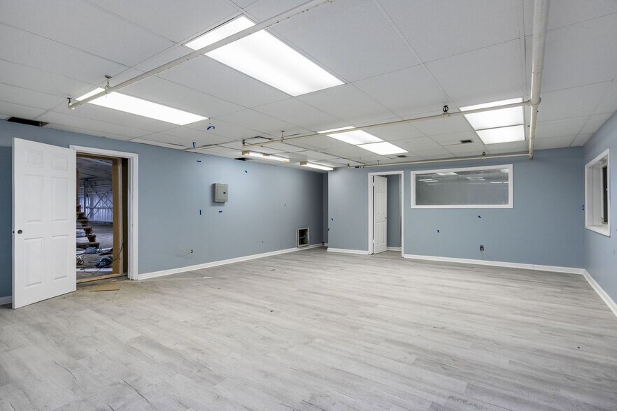 More Photos Of 335 Baxter Ave, Louisville Warehouse For Lease