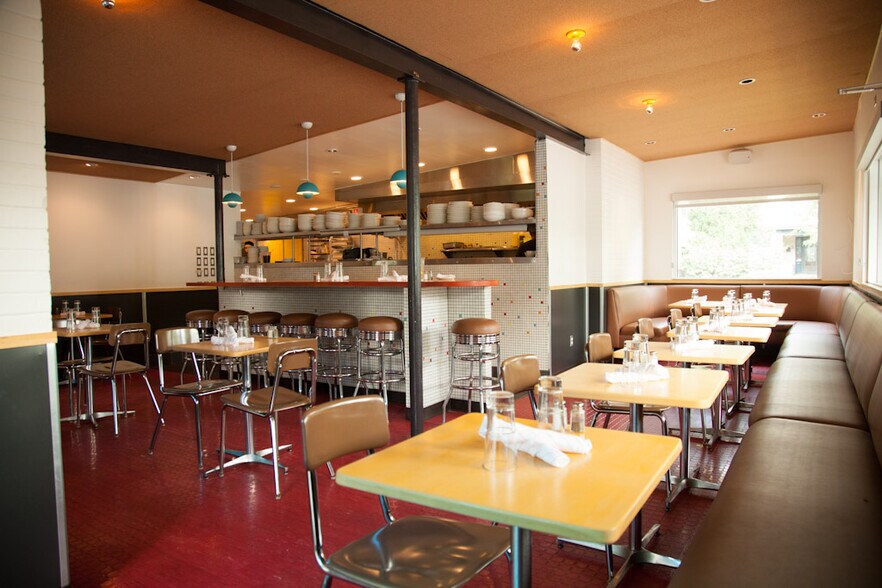 More Photos Of 1024 E 38th St, Minneapolis Restaurant For Lease