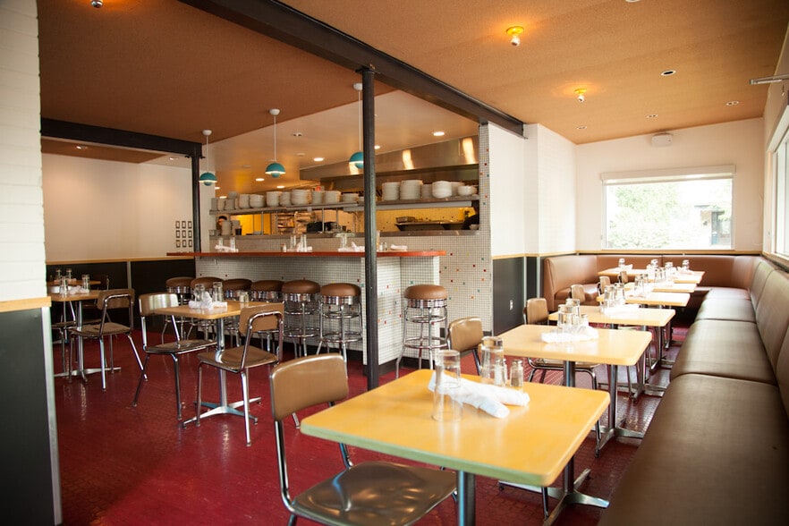More Photos Of 1024 E 38th St, Minneapolis Restaurant For Lease