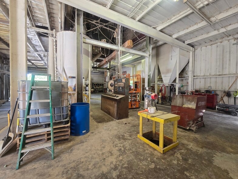 More Photos Of 10199 S Wayne Rd, Warren Showroom For Sale