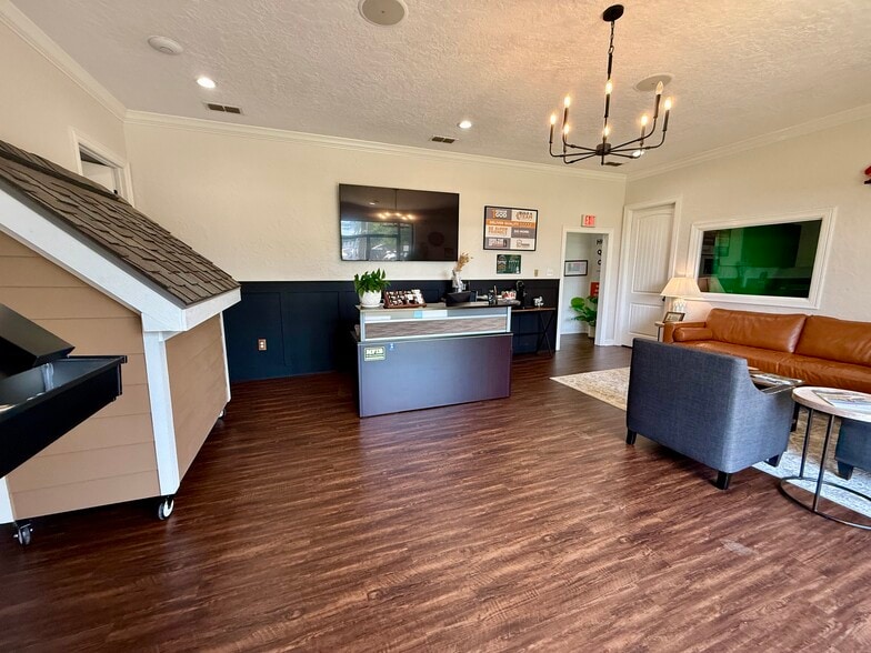 More Photos Of 1907 E US Highway 80, White Oak Office For Sale