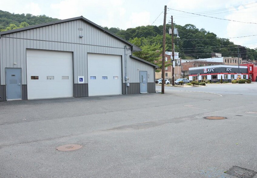 More Photos Of 215 Mauch Chunk St, Pottsville Flex For Sale