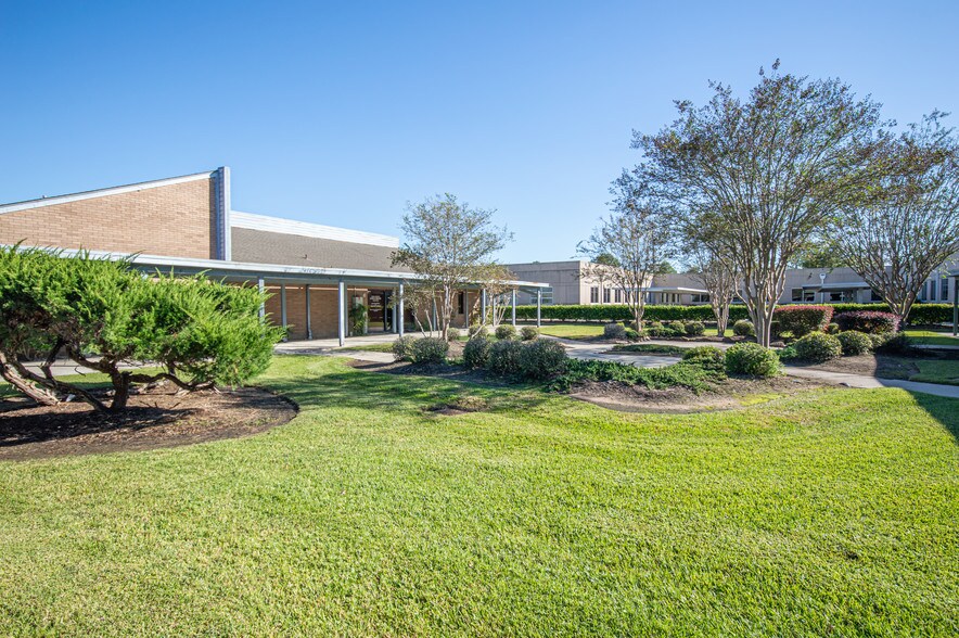 More Photos Of 13414 Medical Complex Dr, Tomball Medical For Lease