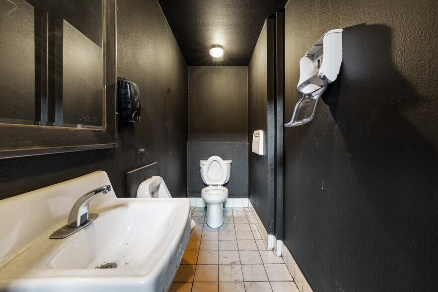 More Photos Of 4318-4330 Melrose Ave, Los Angeles Storefront For Lease