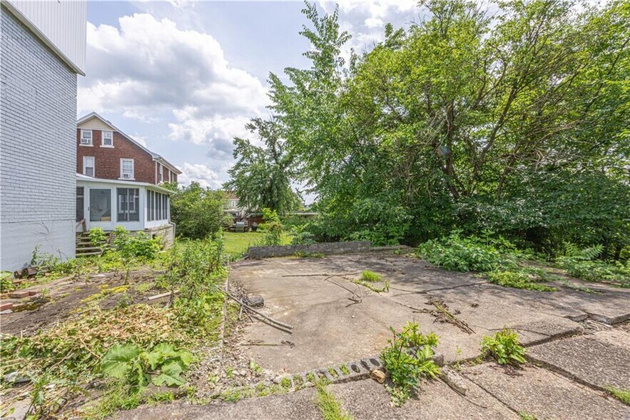 More Photos Of 121 Ridge Ave, Washington Funeral Home For Sale