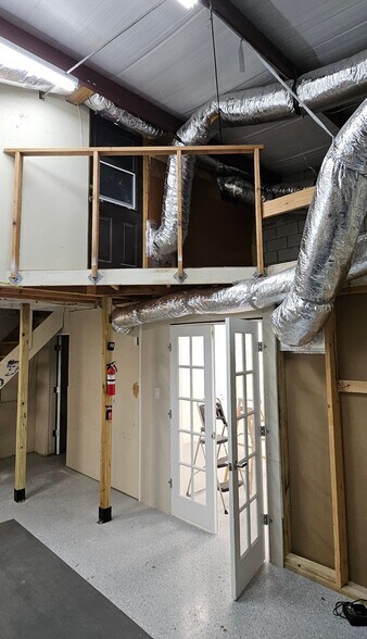 More Photos Of 1133 Industrial Blvd, Naples Manufacturing For Lease