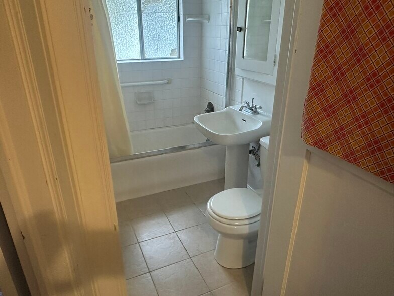 More Photos Of 150 W Stadium Dr, Stockton Apartments For Sale