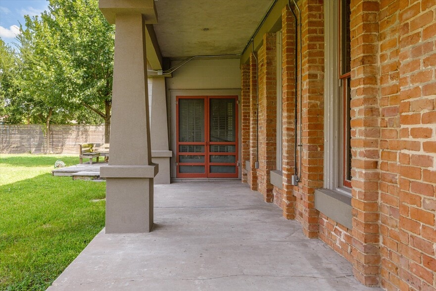 More Photos Of 119 E 20th St, Houston Office Residential For Sale