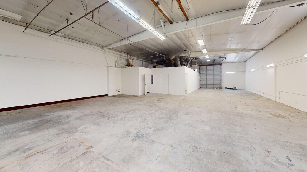 More Photos Of 1481-1493 Cota Ave, Long Beach Warehouse For Lease