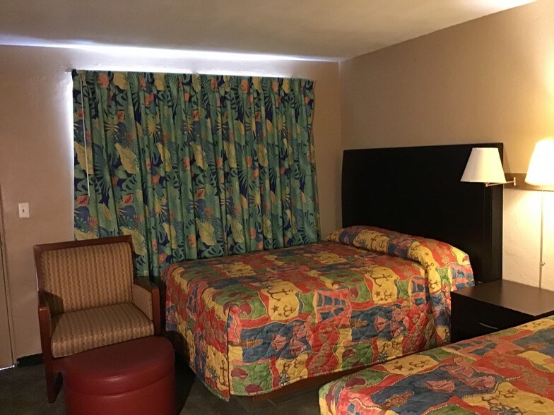 More Photos Of 601 N State St, Bunnell Hotel For Sale