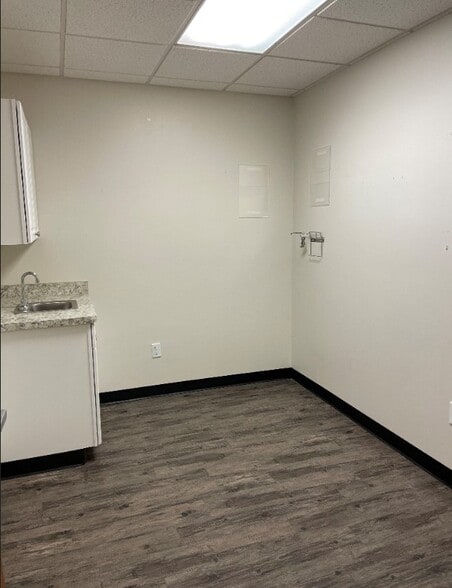 More Photos Of 3501 N Macarthur Blvd, Irving Medical For Sale