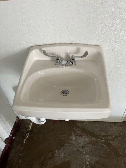 More Photos Of 1706 Dungan Ln, Austin Unknown For Lease