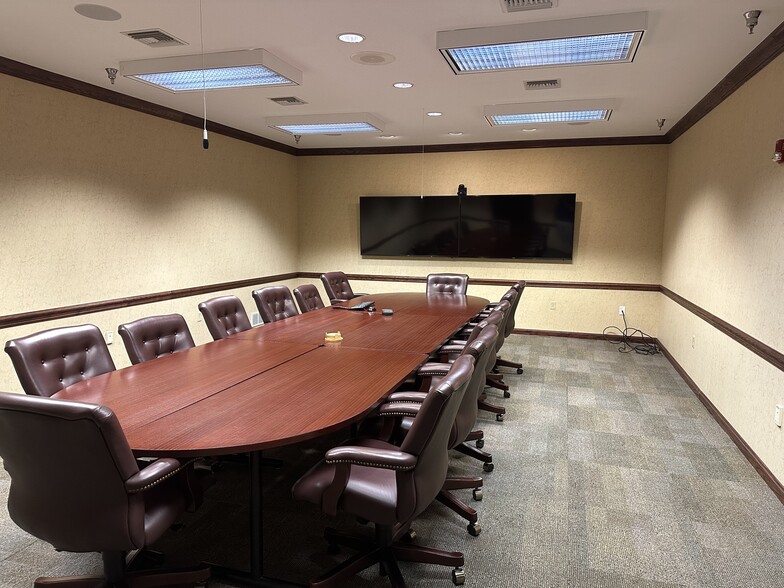 More Photos Of 500 COMMERCE Dr, Coraopolis Office For Sale