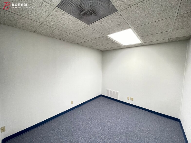 More Photos Of 204 -208 Cully Dr, Kerrville Office For Lease