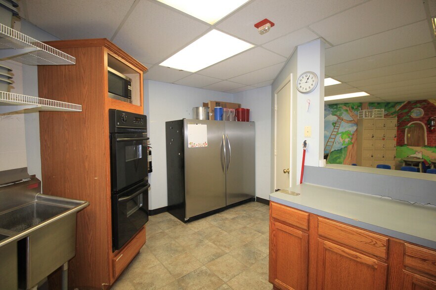 More Photos Of 3421 E Walnut St, Pearland Daycare Center For Sale